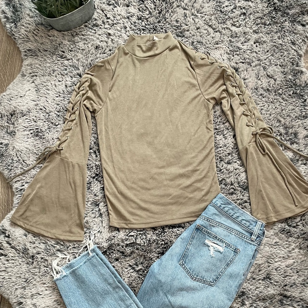 NWT from Buckle. Willow and Root bell sleeve mock neck top